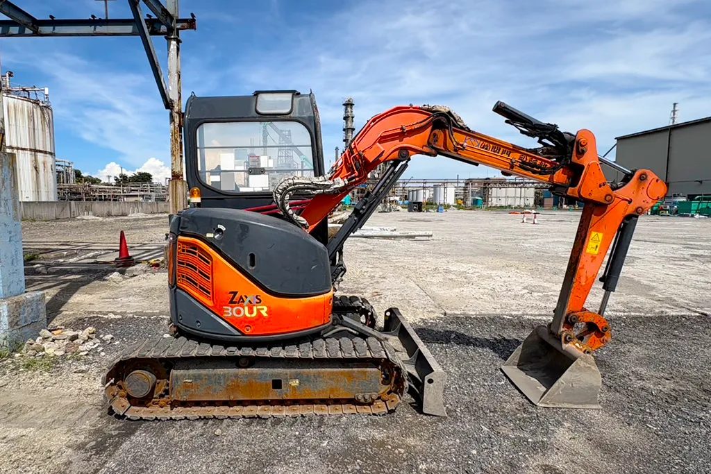 0.1m3級バックホウ（日立）