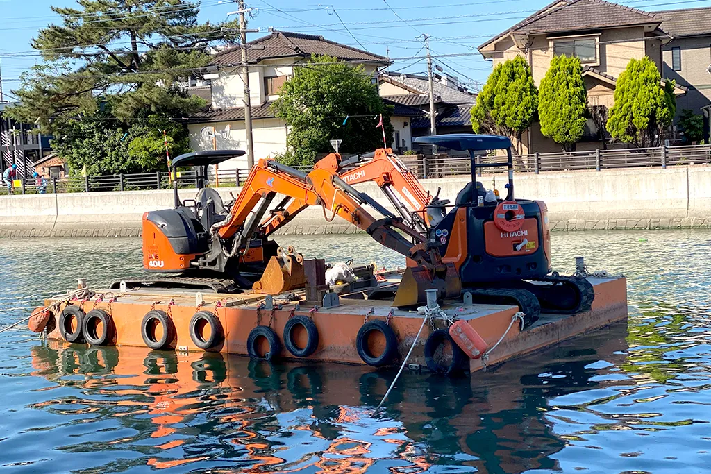 バックホウ台船