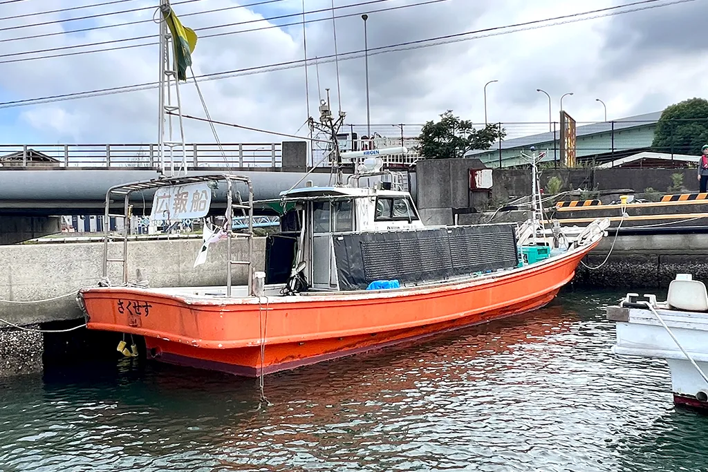 交通船兼作業船（さくせす）